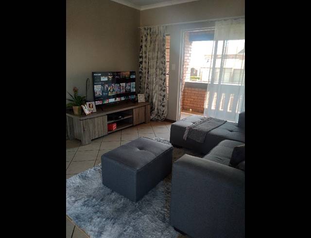 2 BEDROOM APARTMENT FOR SALE IN MOOIKLOOF RIDGE ESTATE